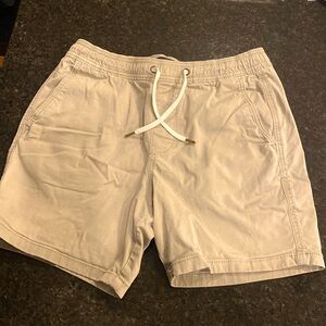 Hollister men’s 7” flex shorts